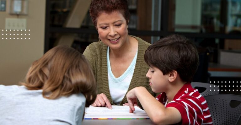 5 Facons dont le Tutorat Transforme la Confiance en Soi de Votre Enfant